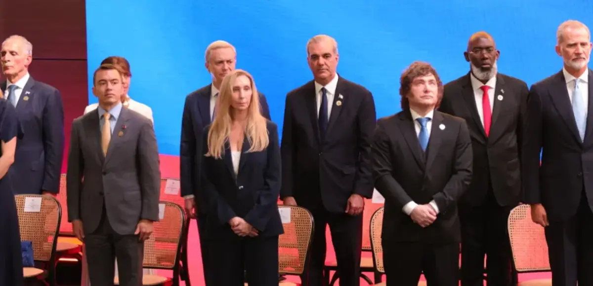 Presidente Abinader regresa a República Dominicana tras toma de posesión de Abelardo de la Espriella en Colombia