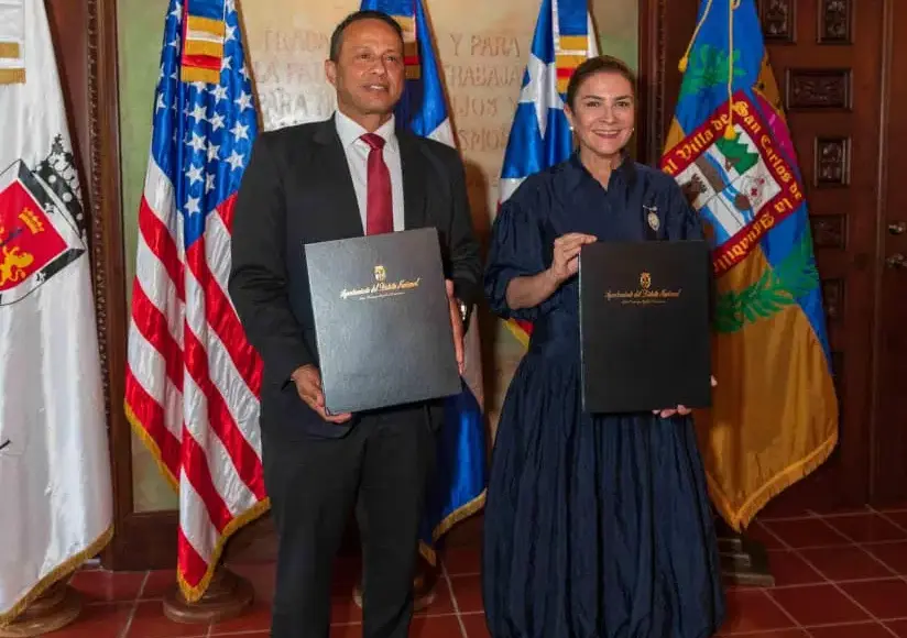 Alcaldes Carolina Mejía y Julio Roldán de Puerto Rico firman acuerdo para promover cooperación y comercio entre SD y Aguadilla