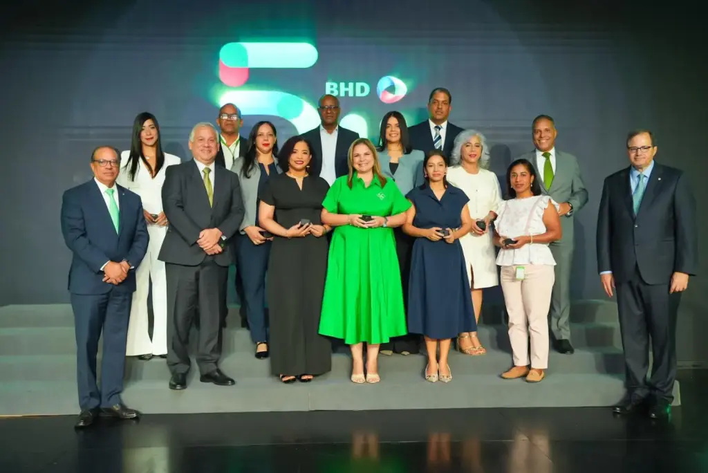 Banco BHD reconoce la trayectoria de 997 colaboradores en su 54 aniversario