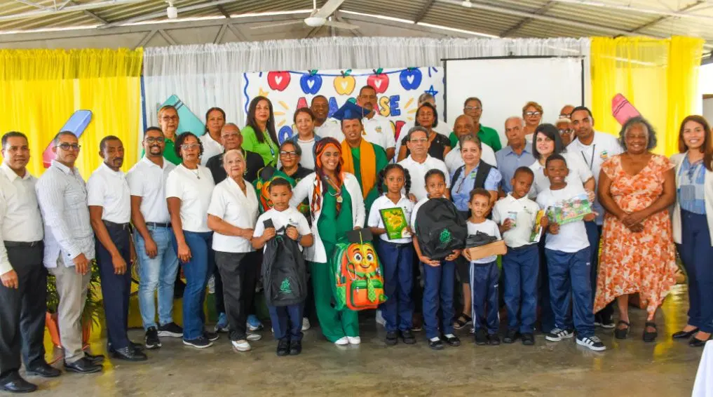 Cooperativa Empresarial inicia tradicional jornada de donación de calzados y útiles didácticos a estudiantes de escasos recursos