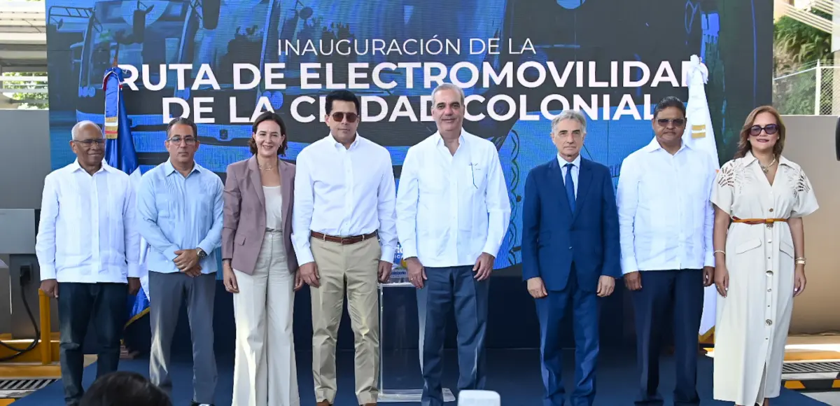 Presidente Abinader y ministro Collado inauguran la Ruta de Electromovilidad en Ciudad Colonial