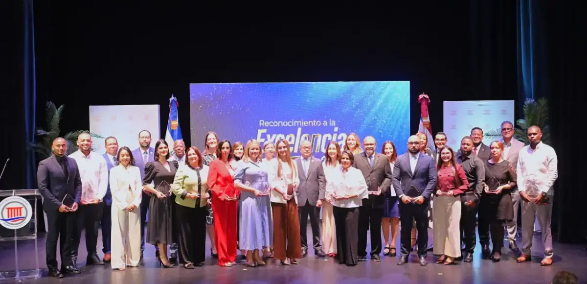 Tribunal Constitucional reconoce el compromiso y la excelencia de 27 servidores constitucionales