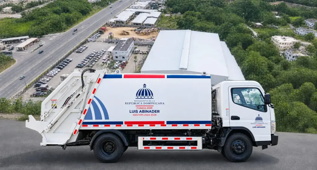 Roger Group completa en tiempo récord la fabricación local de 100 camiones compactadores