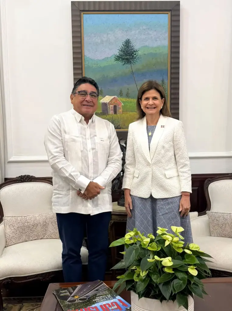 Miguel Calzada León realiza visita de cortesía a la nVicepresidenta de la República Dominicana, Raquel Peña