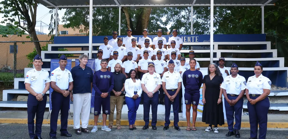 Happy Dolphins capacita a 21 agentes de POLITUR en socorrismo y primeros auxilios