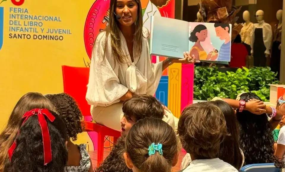 Yulianna Ramón presenta su primer libro infantil “¡Toc! ¡Toc! Soy yo, Bebé”