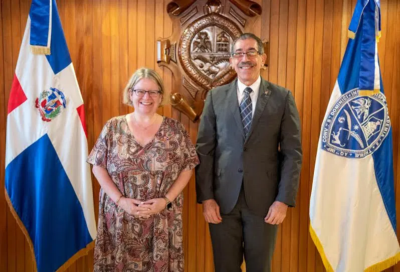 Rector UASD recibe visita de cortesía de la embajadora del Reino Unido,Carol van der Walt