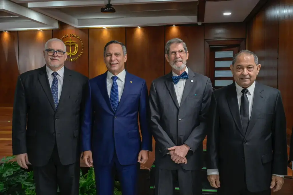 Presentan el primer diccionario académico de carácter general del derecho dominicano