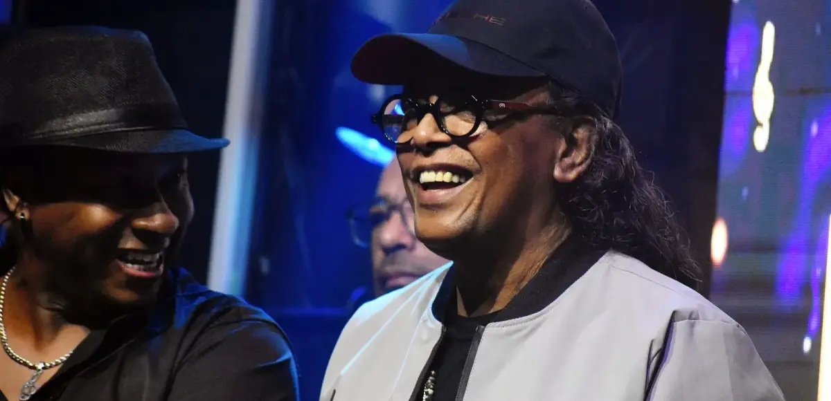 ergio Vargas convierte sus grandes éxitos en un coro durante “Los Jueves del Cangrejo”