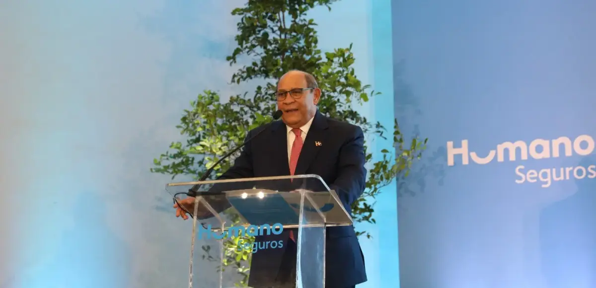 Santos Badía llama a empresas a financiar becas: “La mejor inversión que se puede hacer en RD es la educación”