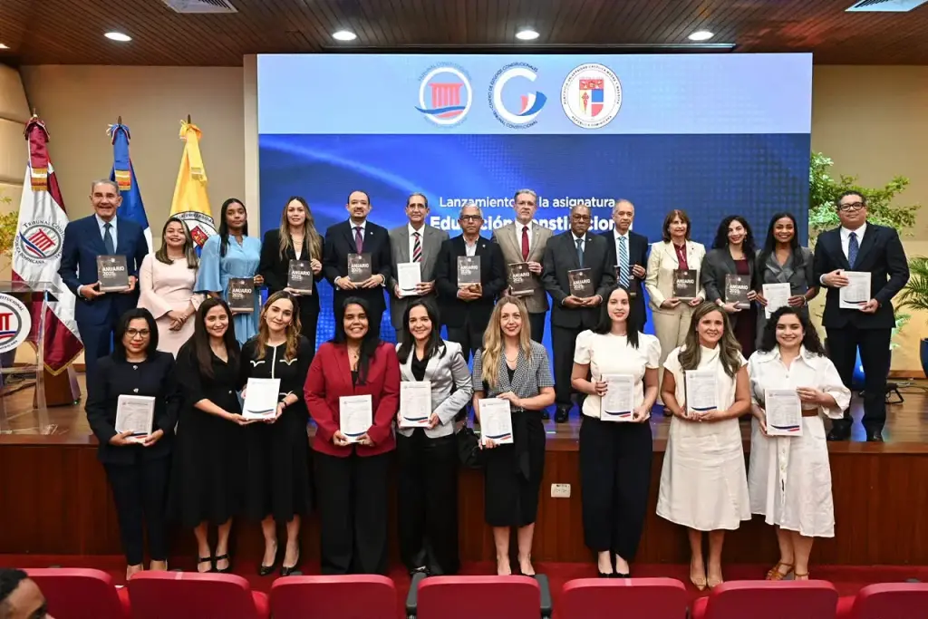 Tribunal Constitucional presenta tres publicaciones relacionadas con el derecho y la justicia constitucional