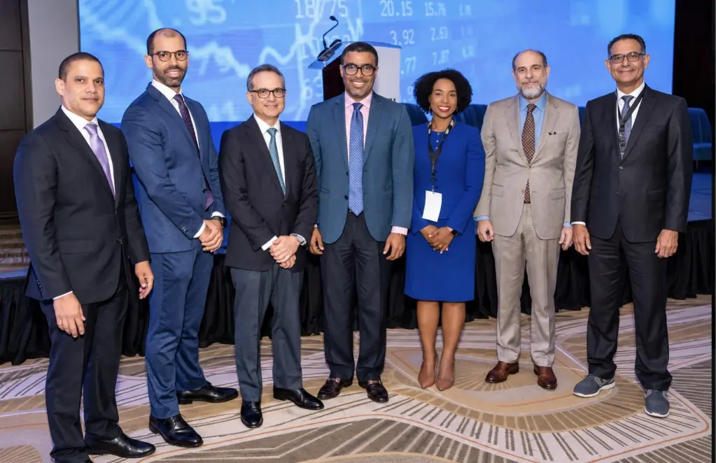 Expertos analizan los retos económicos, el mercado de valores y la inteligencia artificial en la segunda edición del Financial Summit 2026