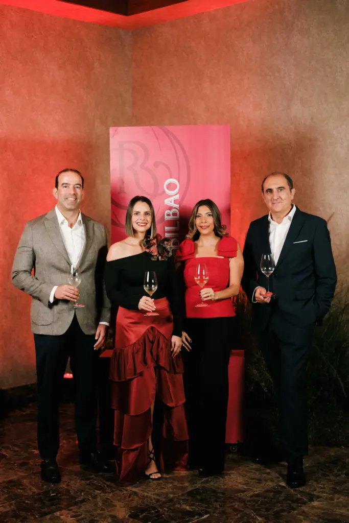 | La Bodega de Manuel González Cuesta y Bodegas Ramón Bilbao presentan en República Dominicana “Hechos para Sentir”,