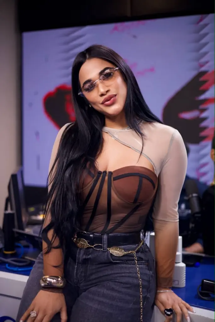 Luchy DR lleva la fuerza del merengue femenino a “Íntimo con Luchy” en Velvet Room