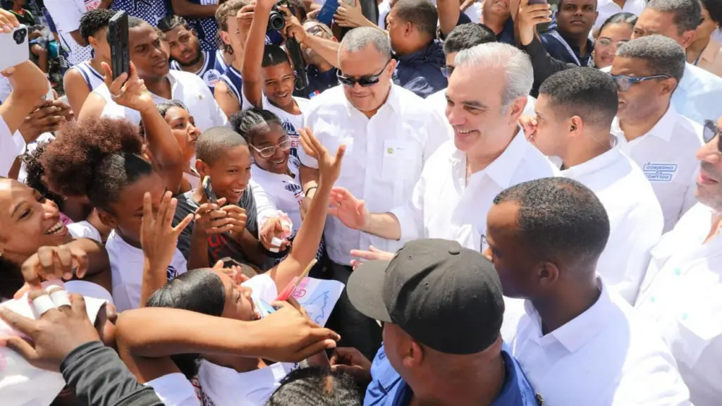 Presidente Luis Abinader retomará agenda nacional tras jornada en Roma