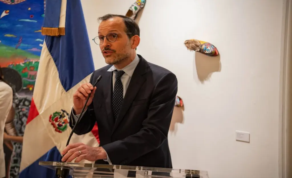 Embajada de la República Dominicana en Francia inaugura la exposición «Archipiélago improbable. Los mundos dominicanos de José Castillo»