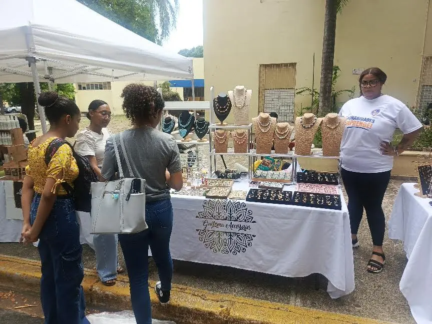 Facultad de Humanidades UASD apuesta al emprendimiento con su feria 2026