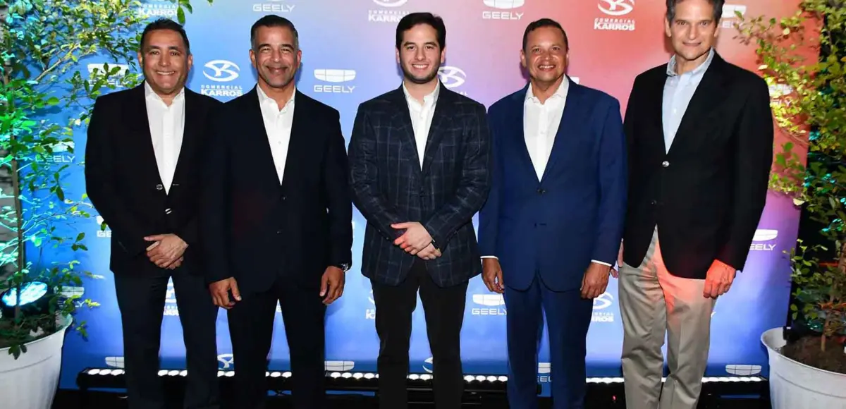 Comercial Karros inaugura cuarto showroom y presentó la nueva Geely Starray GF-2027