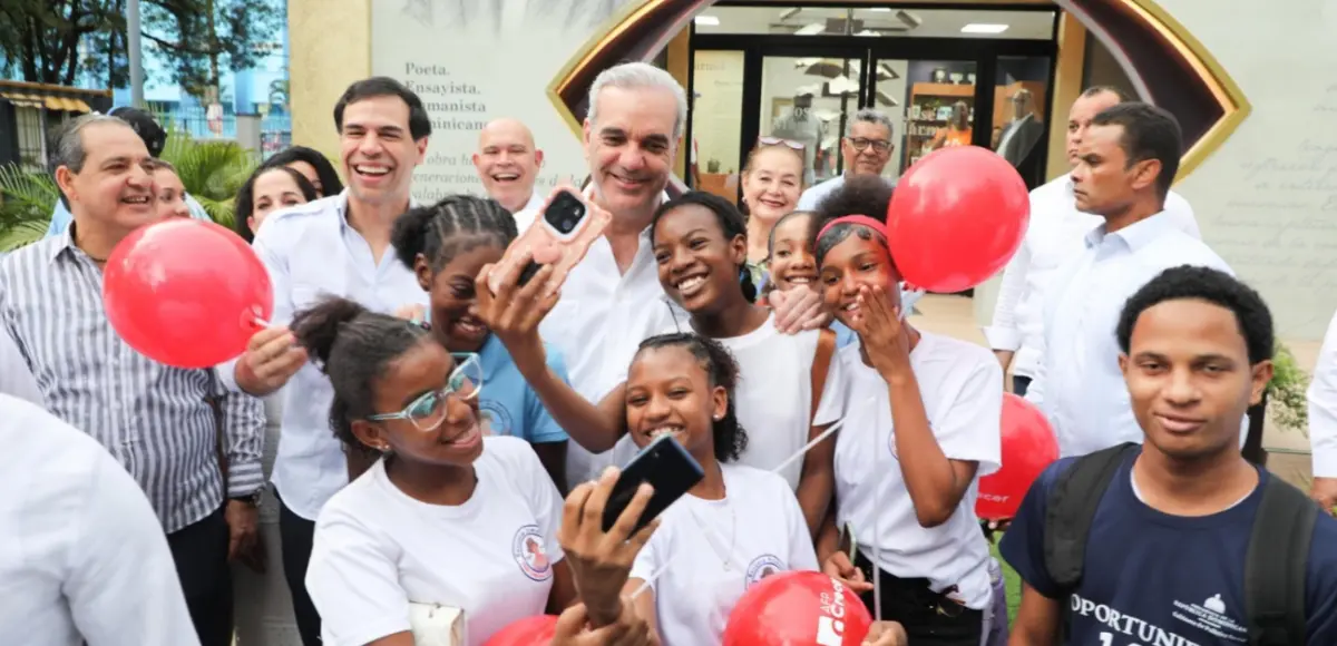 Presidente Luis Abinader destaca gran acogida de la Feria Internacional del Libro 2026 e invita a niños y jóvenes a cultivar el hábito de la lectura