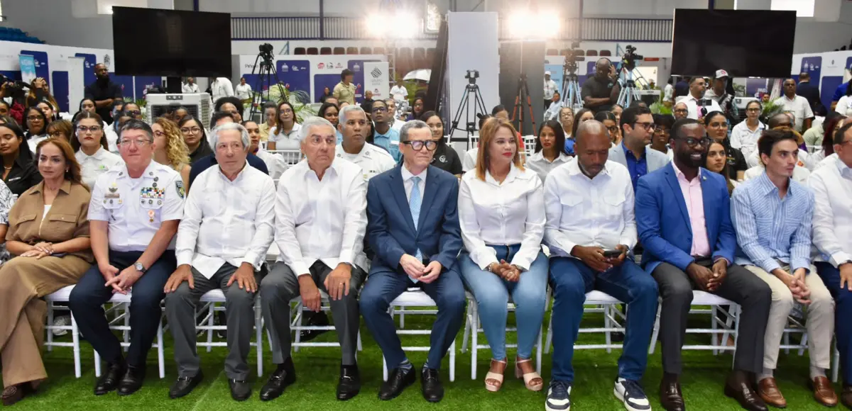 Miles de personas acuden a la jornada de empleos turísticos del Ministerio de Trabajo en La Romana