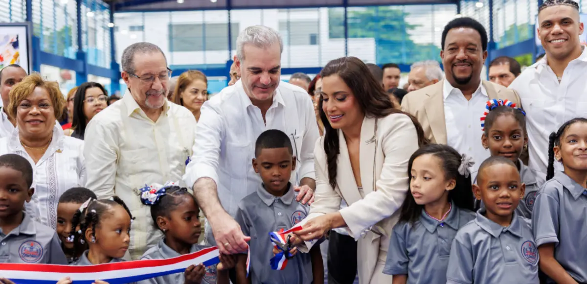 Presidente Luis Abinader inaugura el Complejo Educativo y Deportivo Pedro Martínez, en Manoguayabo