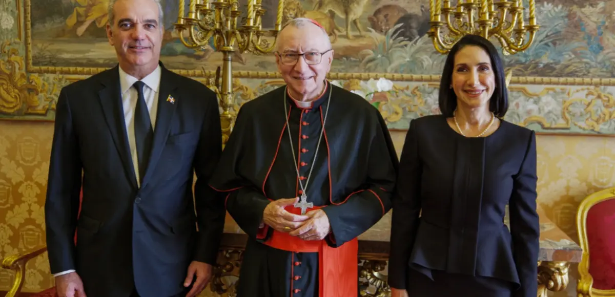 Presidente Luis Abinader y secretario de Estado de la Santa Sede, Pietro Parolin abordan asuntos de Estado y la situación internacional en el Vaticano