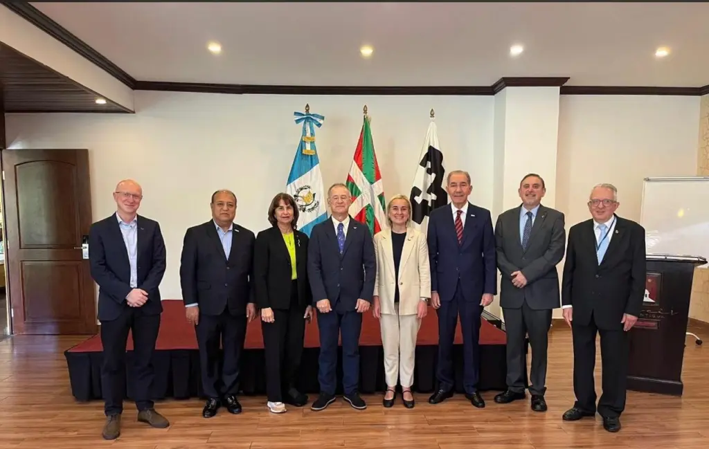 Universidad del País Vasco reconoce a Franklin García Fermín por sus aportes a la consolidación de la Red Latinoamericana de Posgrado