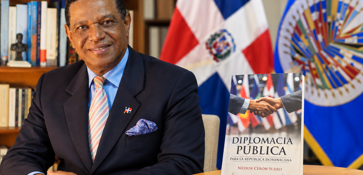 mbajador Néstor Cerón Suero presenta su libro sobre diplomacia pública en Nueva York y Washington