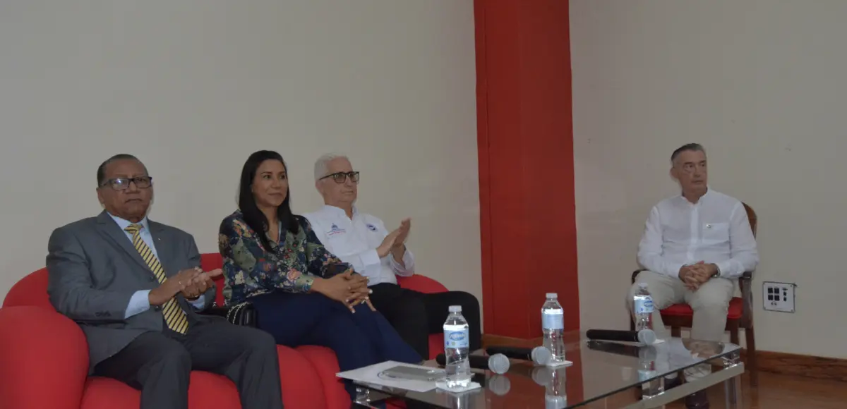 La UASD y el CND sensibilizan sobre el fenomeno de las drogas en R.D.