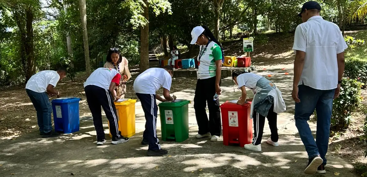 Estudiantes de la Red de Escuelas Asociadas a la UNESCO participan en Eco Rally 2026 en el Zoológico Nacional