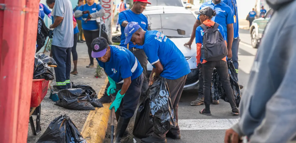 Alcaldía del Distrito Nacional realiza gran operativo de limpieza el ensanche La Fe