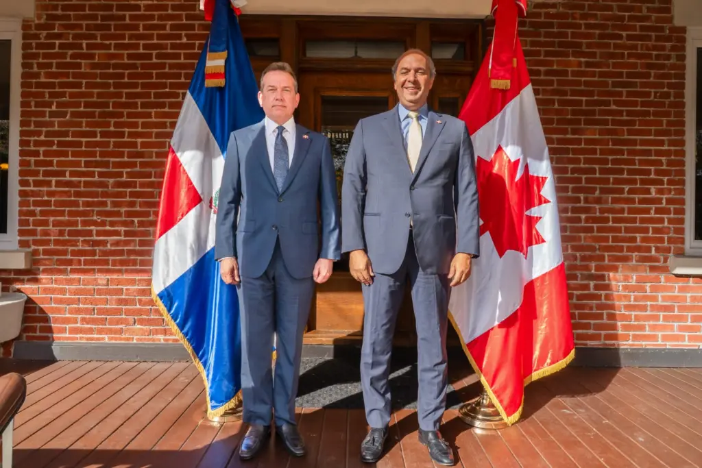 Canciller Víctor -Ito- Bisonó inicia visita oficial a Canadá, la primera de un ministro de Relaciones Exteriores dominicano en más de 20 años
