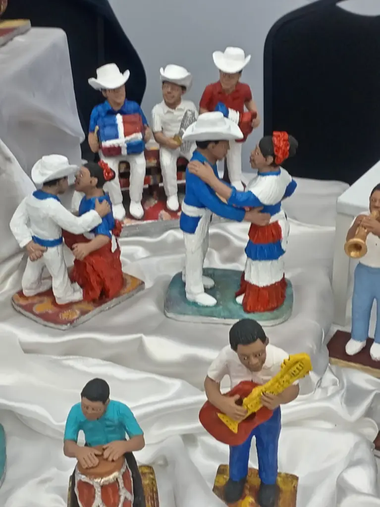 Hermosas artesanías del país y de América Latina en la Bolsa Turística del caribe