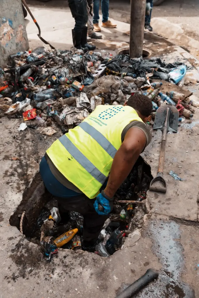 Alcaldía del DN insiste en la colaboración ciudadana para prevenir que desechos obstruyan el drenaje