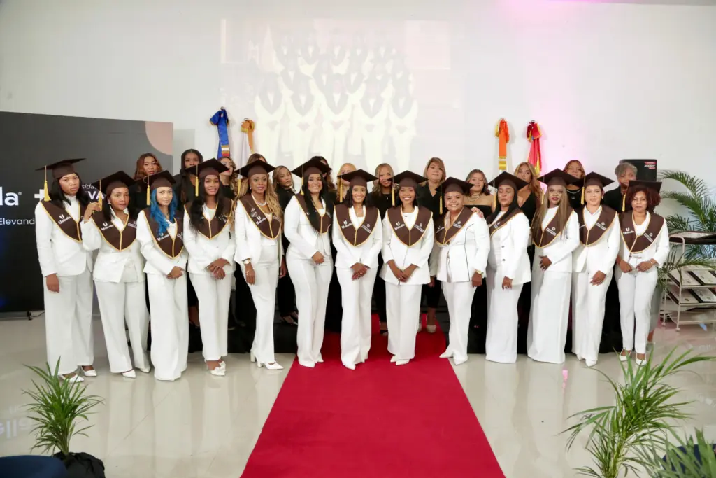 UNIBELLA celebró la primera investidura de profesionales de la belleza