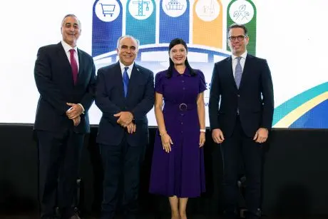 Presidente del CONEP comparte en Panamá modelo de transformación economico de RD