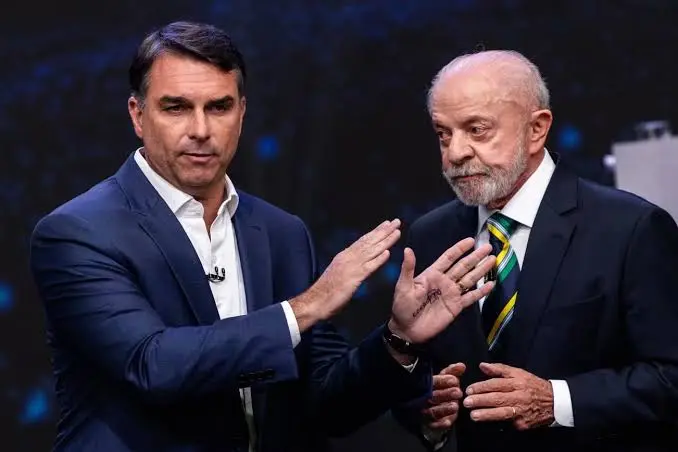 Con 80% de los votos escrutados en Brasil, Lula se mantiene por delante de Bolsonaro y lidera la carrera presidencial